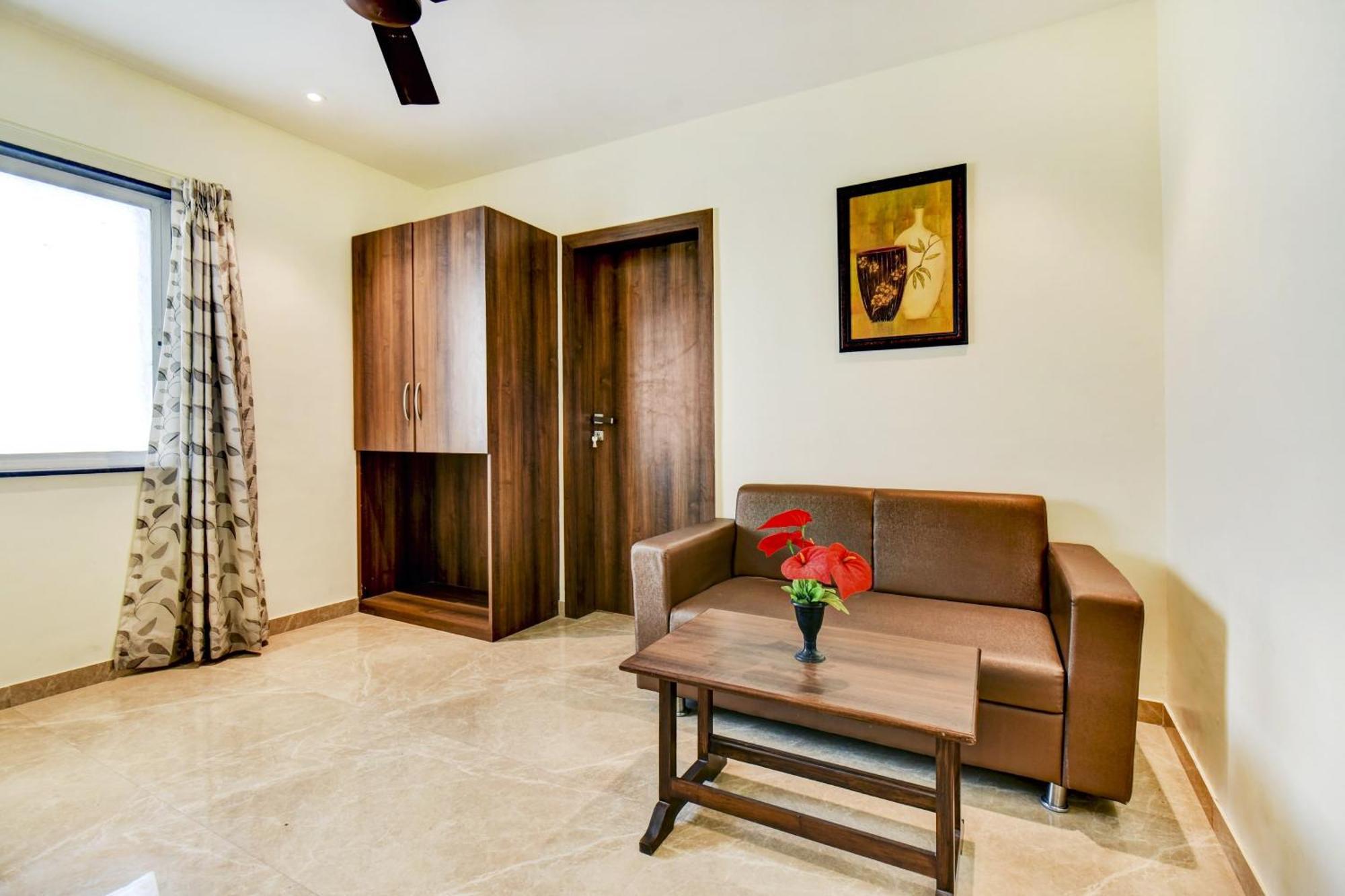 Townhouse Oak Hotel Chaitanya Executive Near Fun Time Multiplex Пюн Екстериор снимка