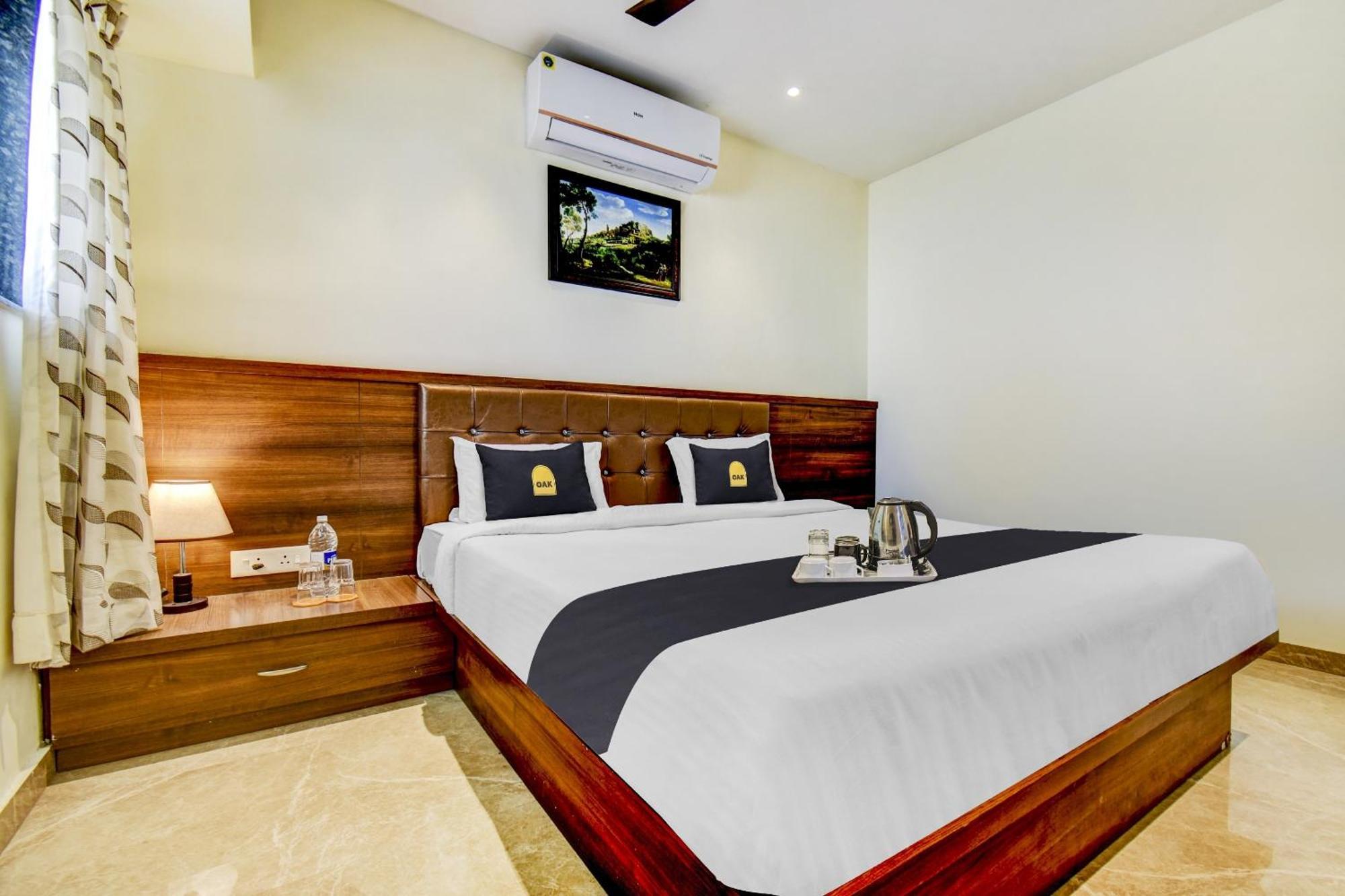 Townhouse Oak Hotel Chaitanya Executive Near Fun Time Multiplex Пюн Екстериор снимка