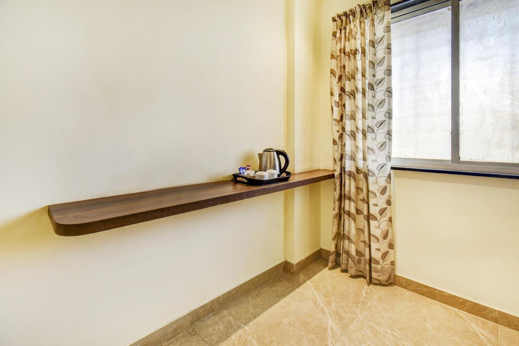 Townhouse Oak Hotel Chaitanya Executive Near Fun Time Multiplex Пюн Екстериор снимка