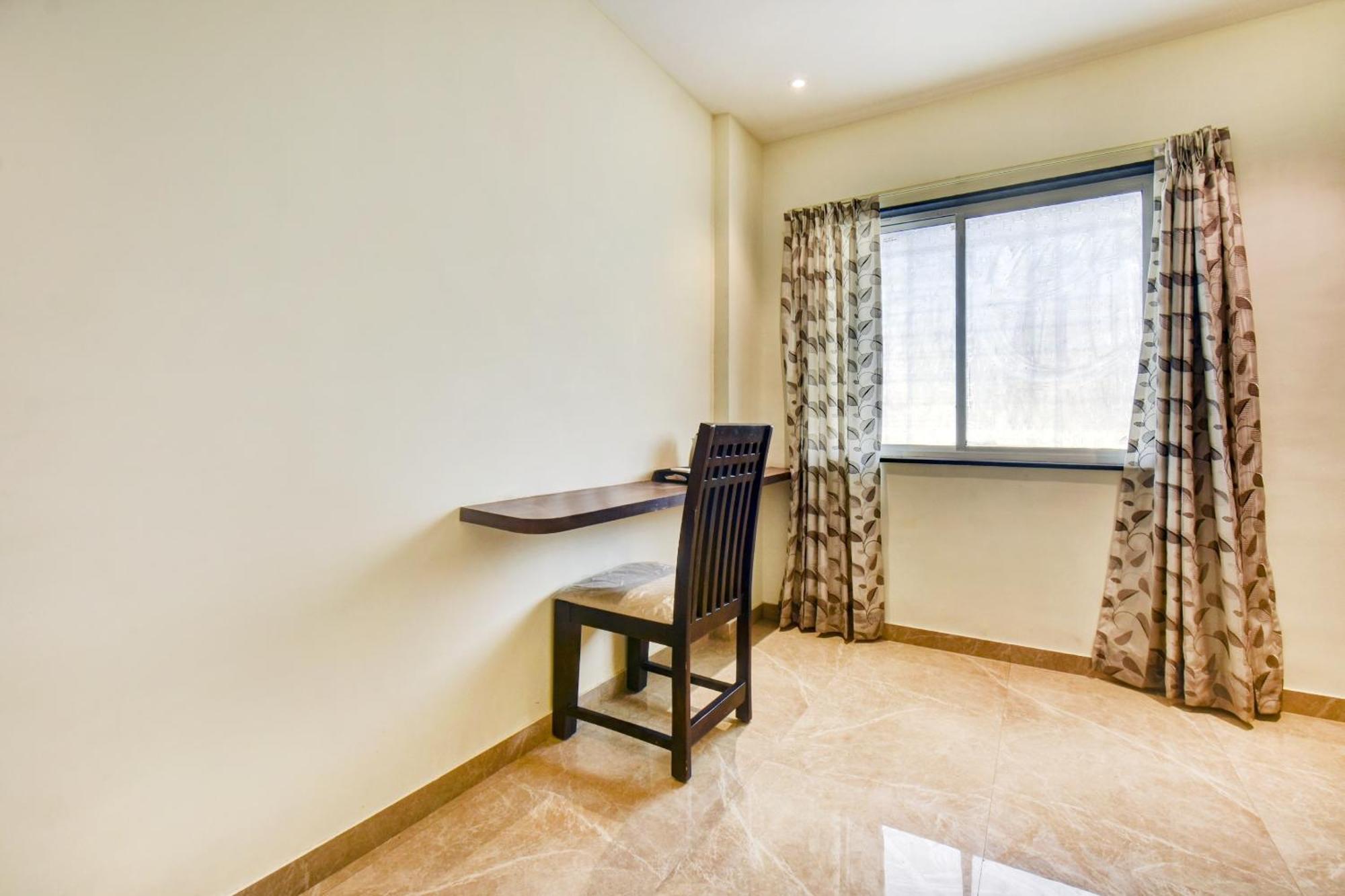 Townhouse Oak Hotel Chaitanya Executive Near Fun Time Multiplex Пюн Екстериор снимка